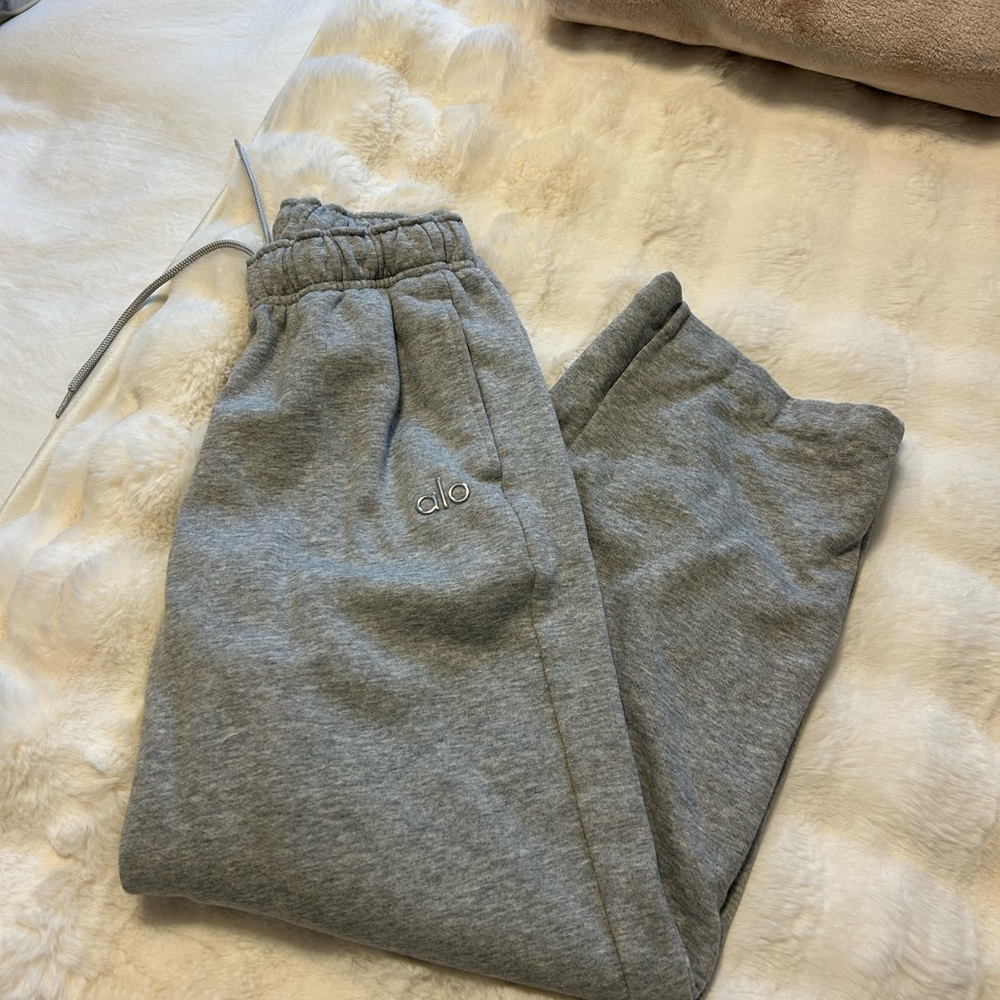 ALO Yoga Women’s Gray Sweatpants